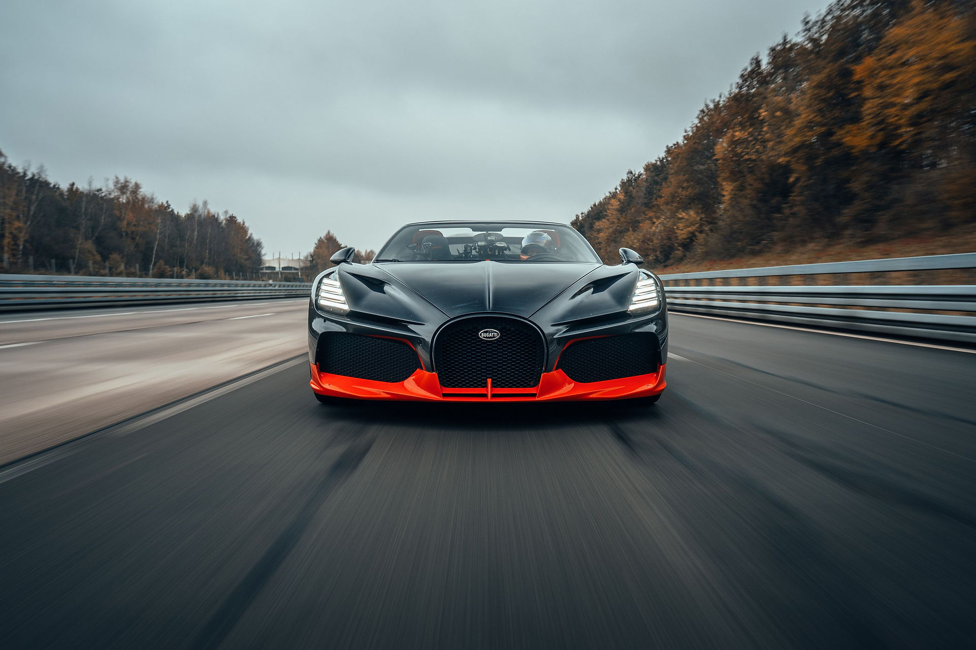 Bugatti W16 Mistral firma recorde de velocidade a “céu aberto”