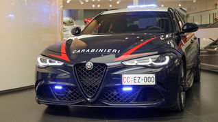 Carabinieri e Alfa Romeo em livro