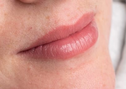 Lip pigmentation (lip blush) permanent makeup for natural lips in Montreal