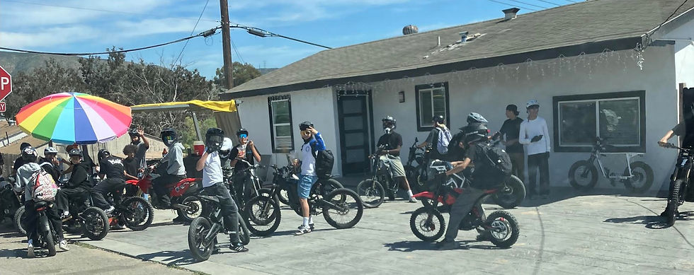 Several of them waved at me. Click on image to enlarge
