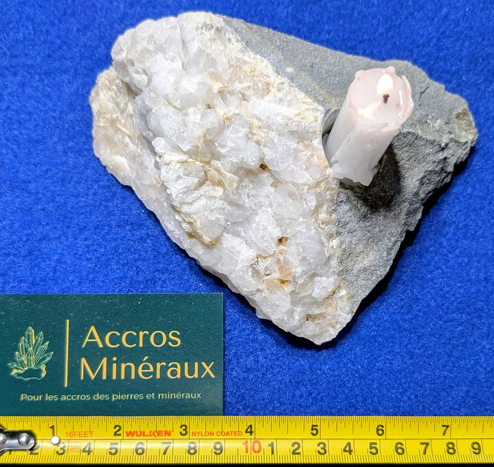 Porte chandelle en Quartz & Calcaire