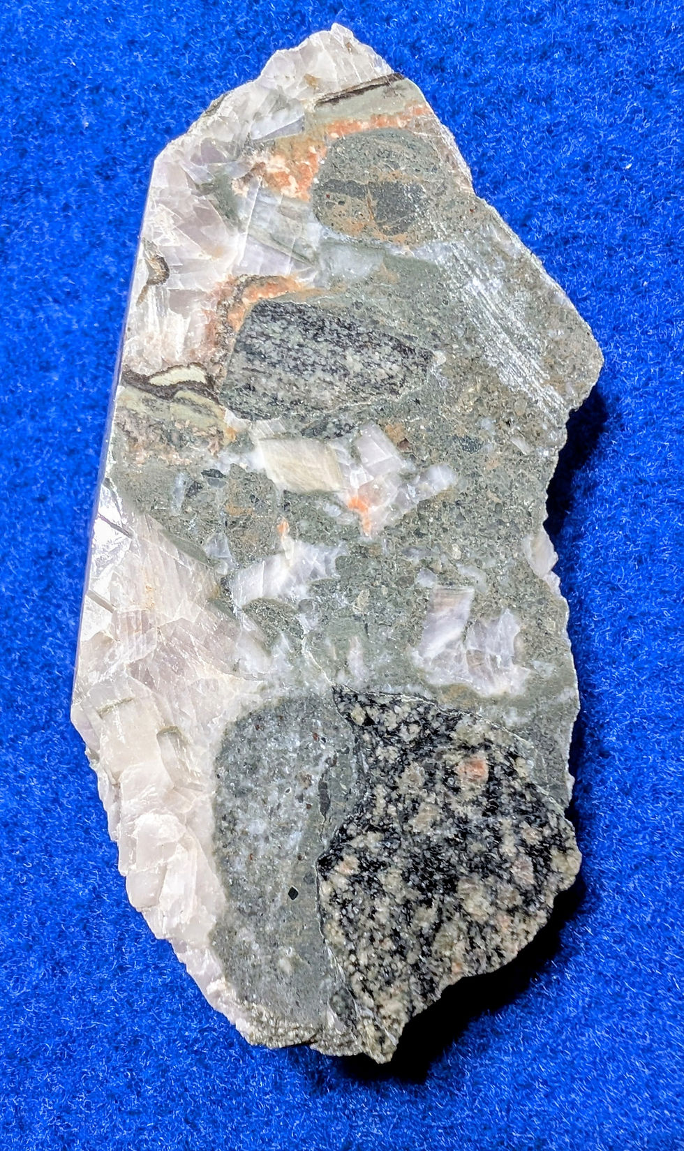 Conglomérat de calcite, grès et granite