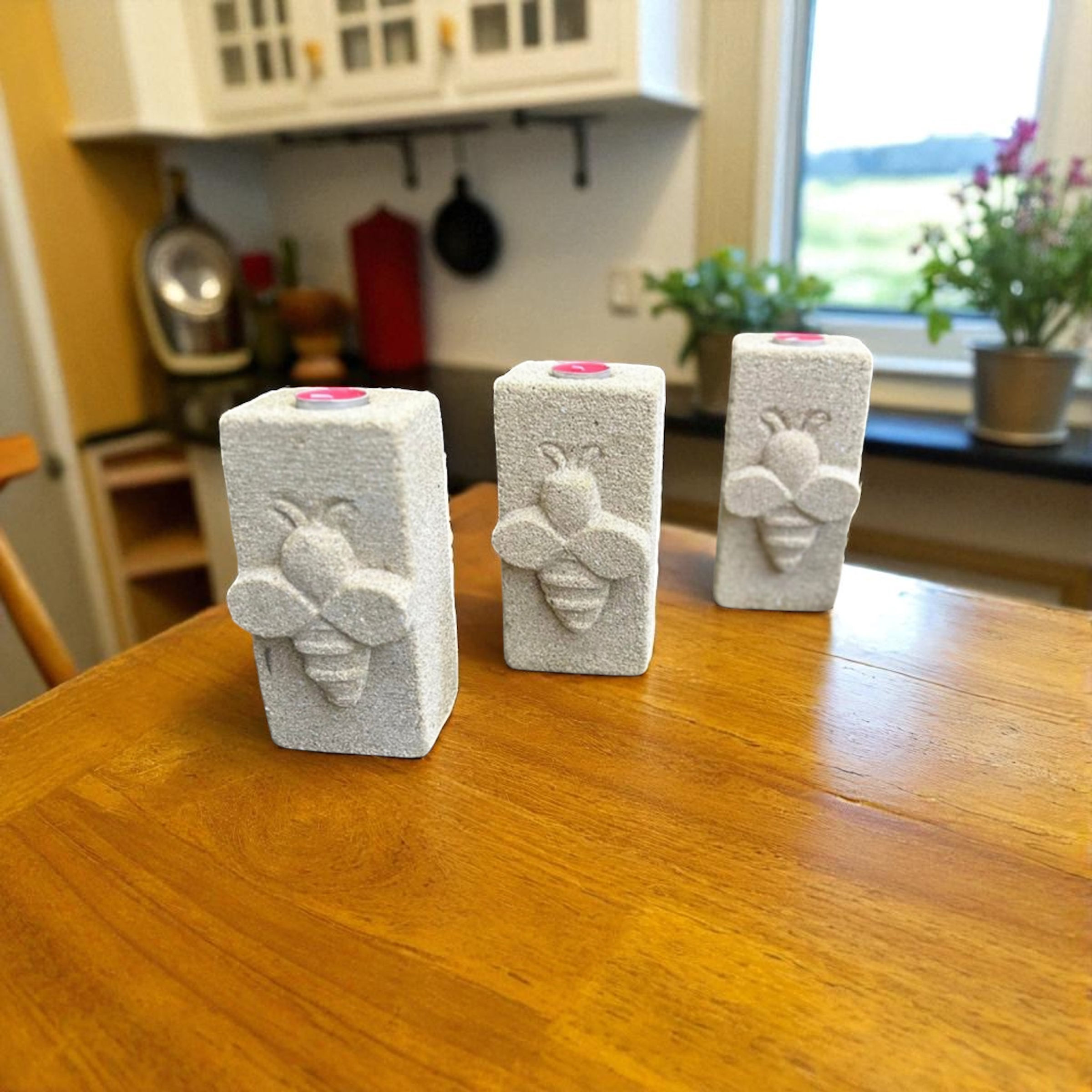 Buzzing Bee tea light holder ( per 1 item 