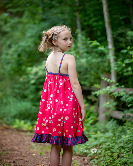 Fixed straps with ruffled skirt