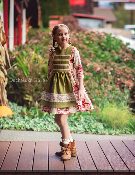 Every Which Way floral dress with the full plastron in green linen with lace details.