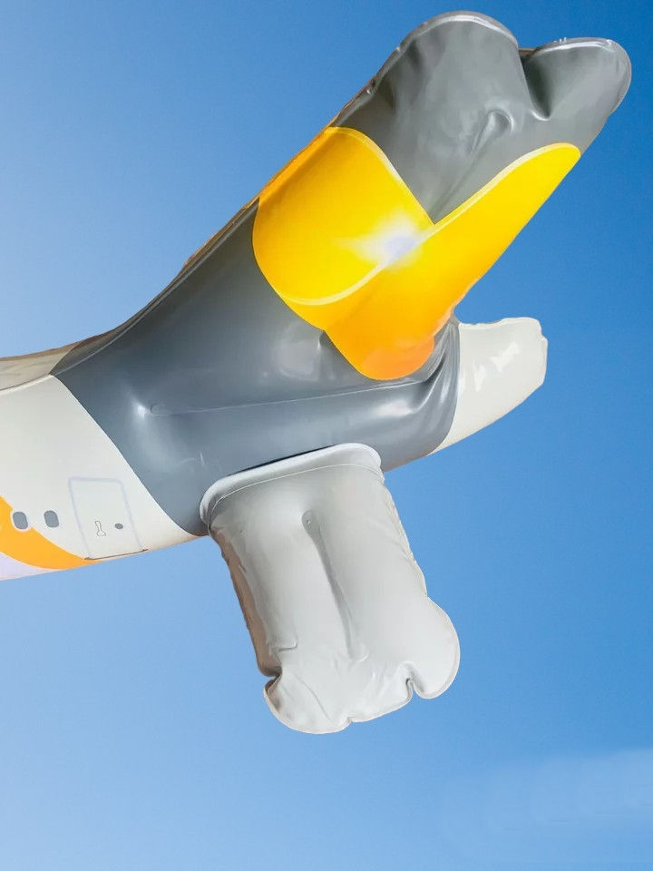 サムネイル： Thomas Cook Airlines Inflatable Plane
