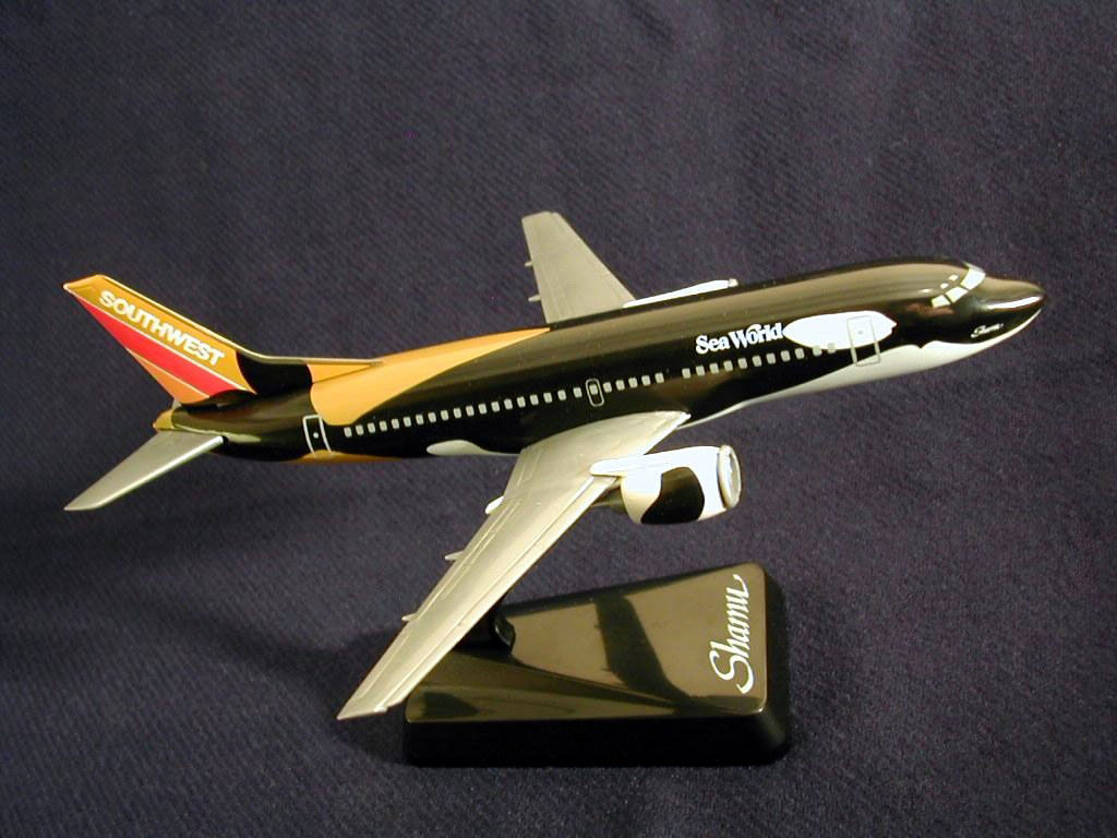 Southwest Airlines Scale 1-200 model Boeing B737-300 N334SW Sea World - Shamu