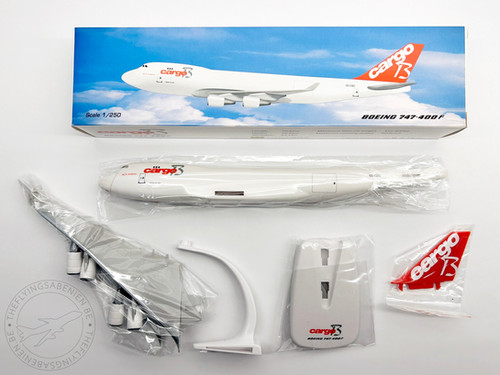 Cargo B Airlines Scale 1-250 model Boeing B747-400F OO-CBC
