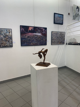 Installation des oeuvres de Joss Bahuaud à l'Exposition salle des clercs de Valence, Drôme, 2022