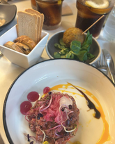 steck tartat y chupachus de ternasco con tostaditas y un refresco