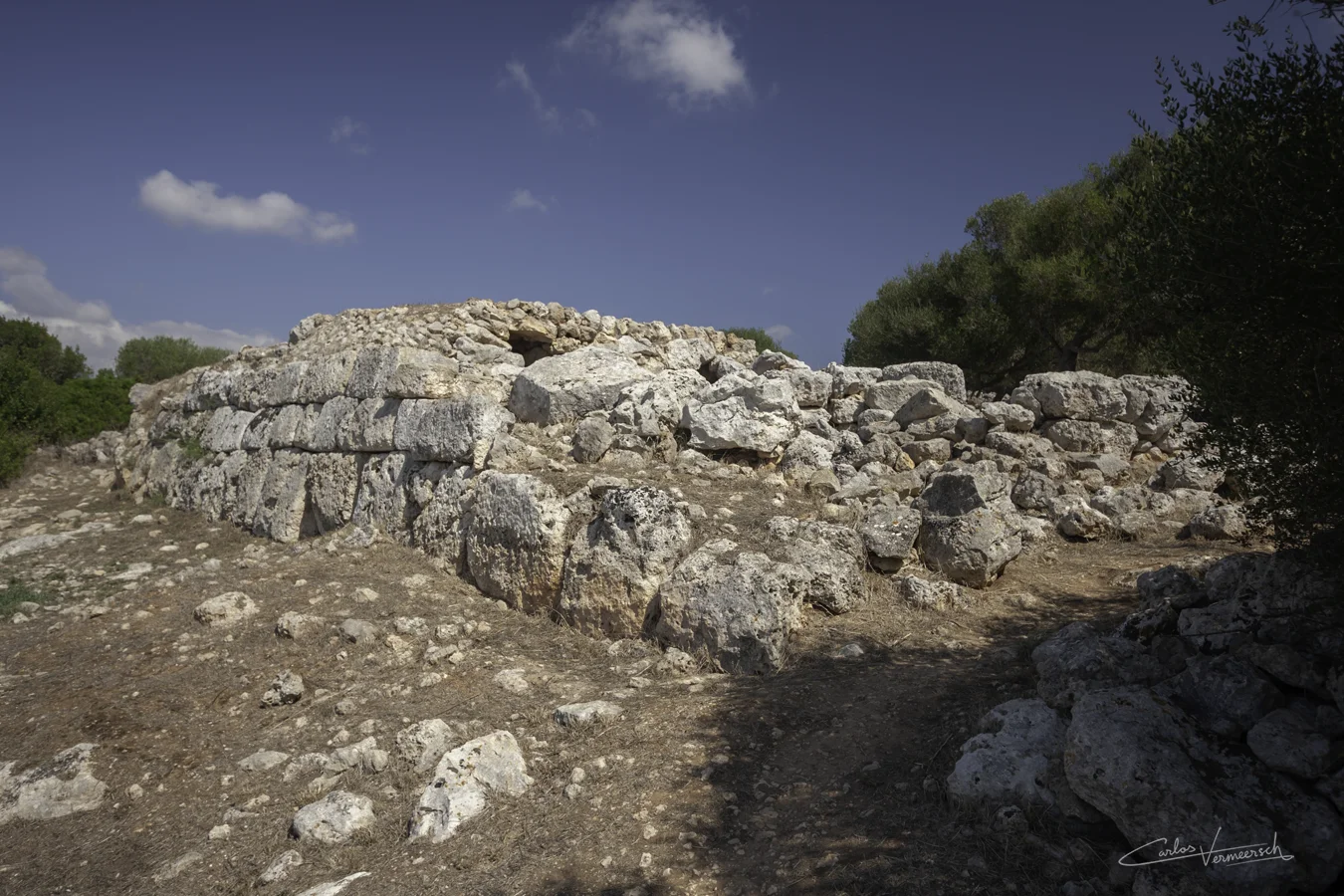 Sa Cova des Moro, Son Mercer de Baix, Menorca, Minorca, talaiot, talayot, talayótico, talaiótico, talaiòtic, talaiotic, talayotic