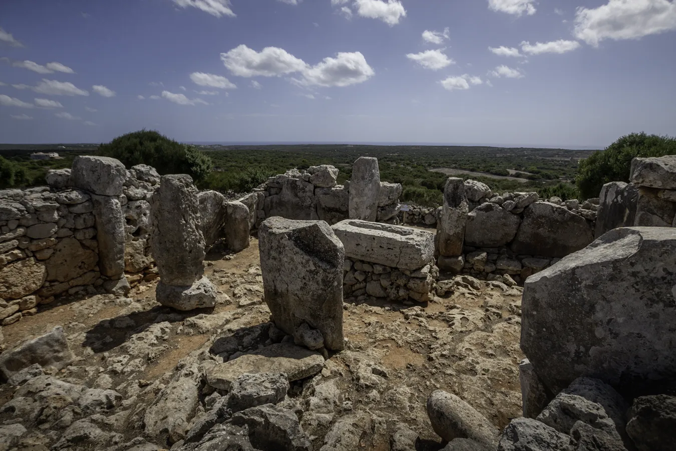 Torre d'en Galmés, Torre d'en Gaumés, Menorca, Minorca, taula, talaiot, talayot, talayótico, talaiótico, talaiòtic, talaiotic, talayotic