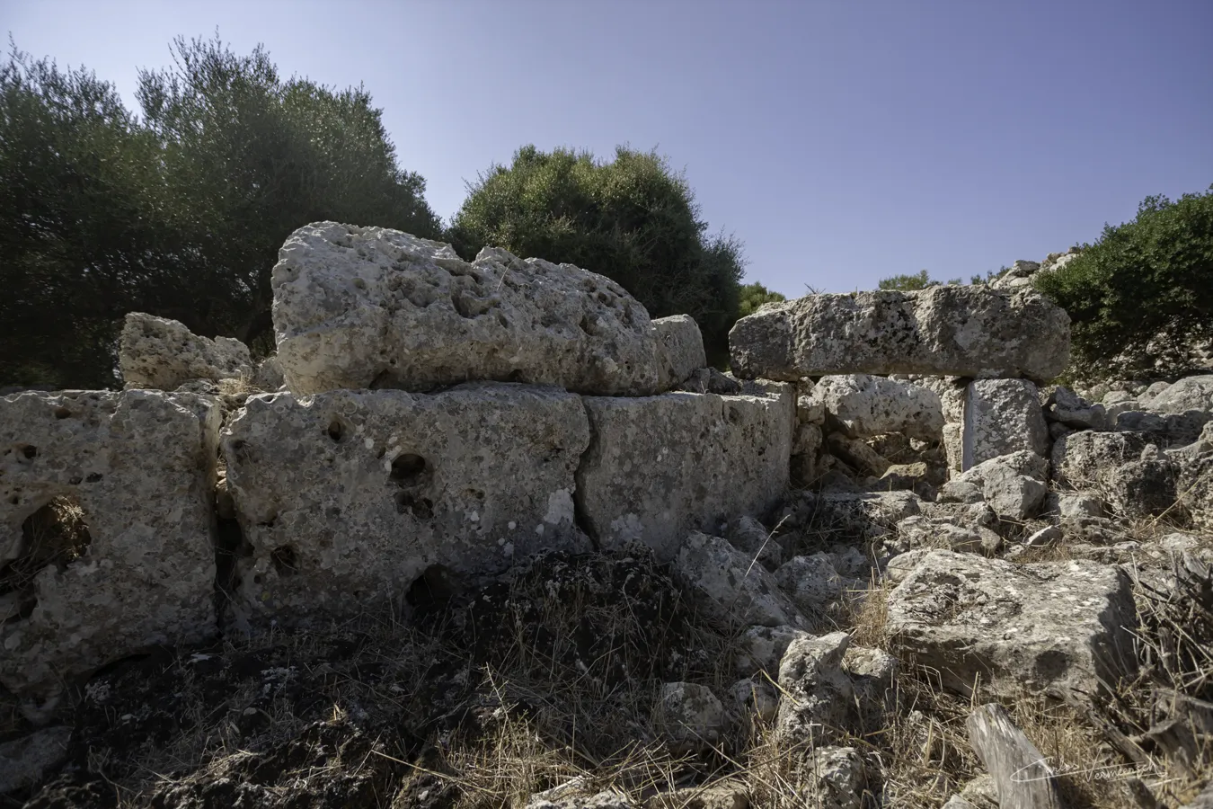 Talaiot, talayot, Ses Bigues de Mata, Sant Agustí Vell, Menorca, Minorca, talaiótico, talayótico, talaiòtic