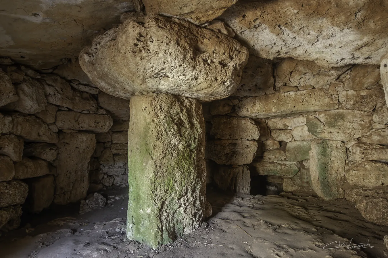 Talatí de Dalt, Menorca, Minorca, taula, talaiot, talayot, talayótico, talaiótico, talaiòtic, talaiotic, talayotic, navetiform, naviform, navetiforme, naviforme, Cartailhac circle, círculo de Cartailhac, cercle de Cartailhac