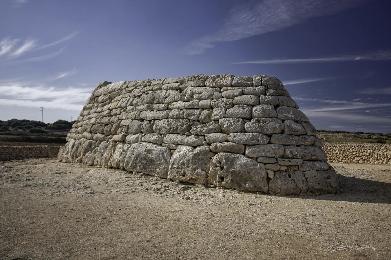 Naveta des Tudons, Menorca, Minorca, taula, talaiot, talayot, talayótico, talaiótico, talaiòtic, talaiotic, talayotic