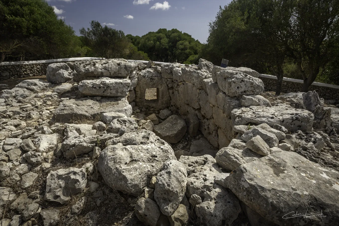 Biniac L'Argentina, Menorca, Minorca, taula, talaiot, talayot, talayótico, talaiótico, talaiòtic, talaiotic, talayotic, navetiform, naviform, navetiforme, naviforme, Cartailhac circle, círculo de Cartailhac, cercle de Cartailhac
