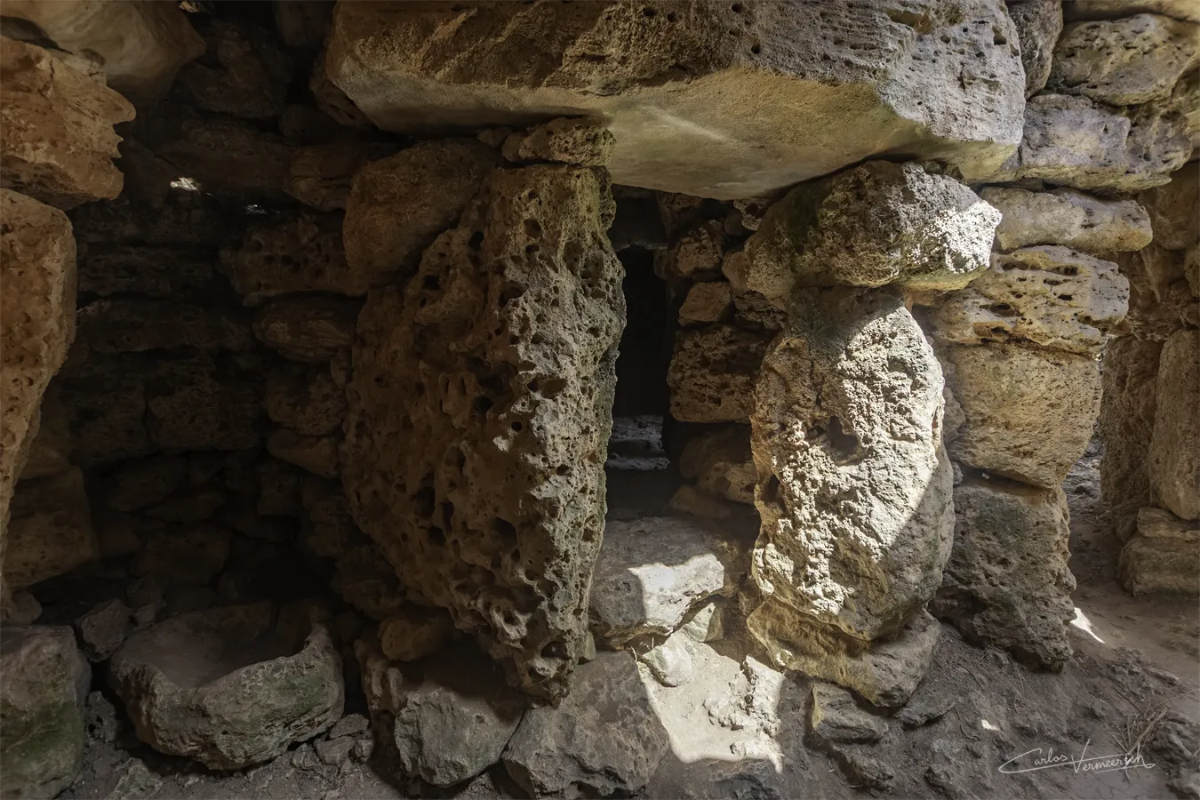Talatí de Dalt, Menorca, Minorca, taula, talaiot, talayot, talayótico, talaiótico, talaiòtic, talaiotic, talayotic, navetiform, naviform, navetiforme, naviforme, Cartailhac circle, círculo de Cartailhac, cercle de Cartailhac