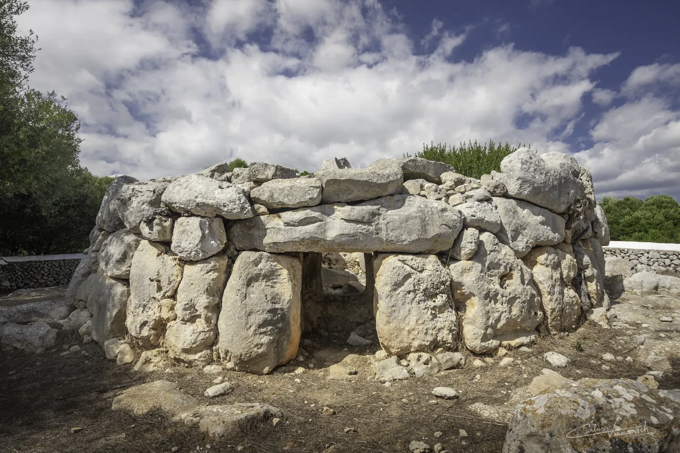 Biniac L'Argentina, Menorca, Minorca, taula, talaiot, talayot, talayótico, talaiótico, talaiòtic, talaiotic, talayotic, navetiform, naviform, navetiforme, naviforme, Cartailhac circle, círculo de Cartailhac, cercle de Cartailhac