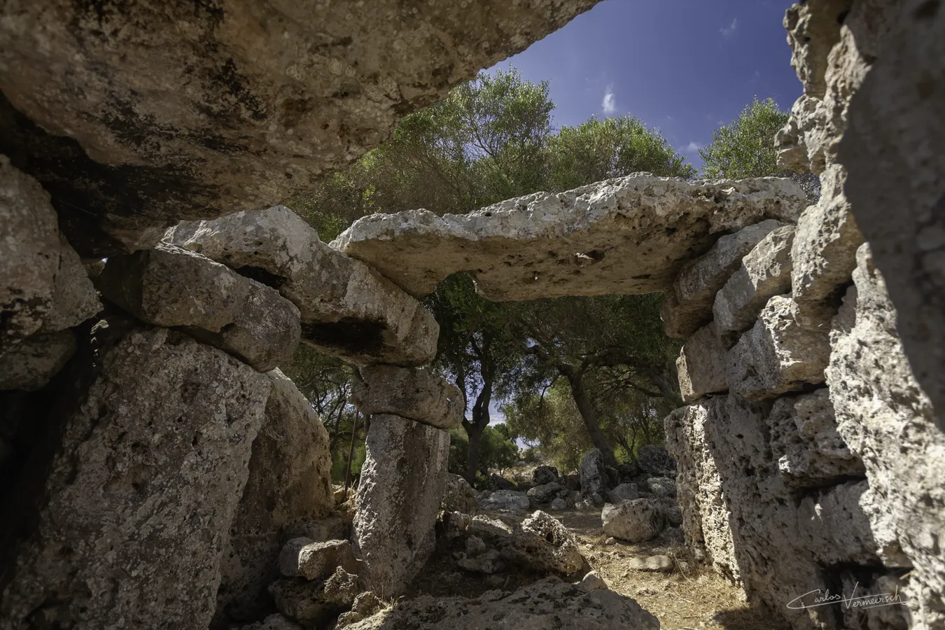Talatí de Dalt, Menorca, Minorca, taula, talaiot, talayot, talayótico, talaiótico, talaiòtic, talaiotic, talayotic, navetiform, naviform, navetiforme, naviforme, Cartailhac circle, círculo de Cartailhac, cercle de Cartailhac