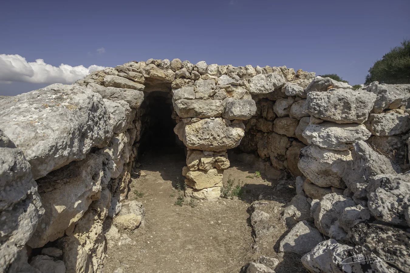 Sa Cova des Moro, Son Mercer de Baix, Menorca, Minorca, talaiot, talayot, talayótico, talaiótico, talaiòtic, talaiotic, talayotic