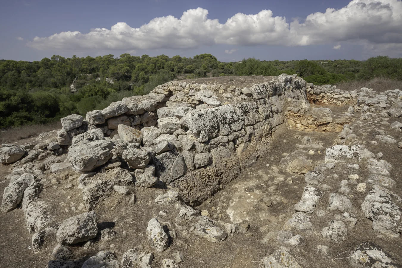 Sa Cova des Moro, Son Mercer de Baix, Menorca, Minorca, talaiot, talayot, talayótico, talaiótico, talaiòtic, talaiotic, talayotic