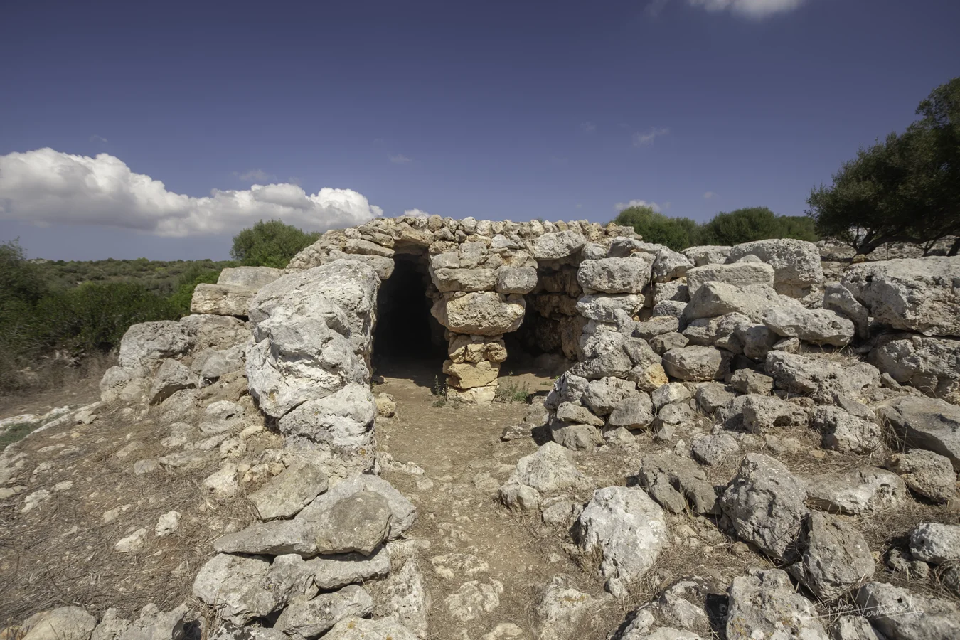 navetiforme, naviforme, Sa Cova des Moro, Son Mercer de Baix, Menorca, Minorca, taula, talaiot, talayot, talayótico, talaiótico, talaiòtic, talaiotic, talayotic