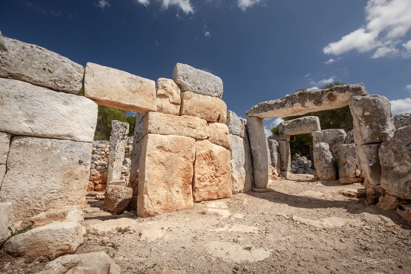 Torre d'en Galmés, Torre d'en Gaumés, Menorca, Minorca, taula, talaiot, talayot, talayótico, talaiótico, talaiòtic, talaiotic, talayotic, navetiform, naviform, navetiforme, naviforme, Cartailhac circle, círculo de Cartailhac, cercle de Cartailhac