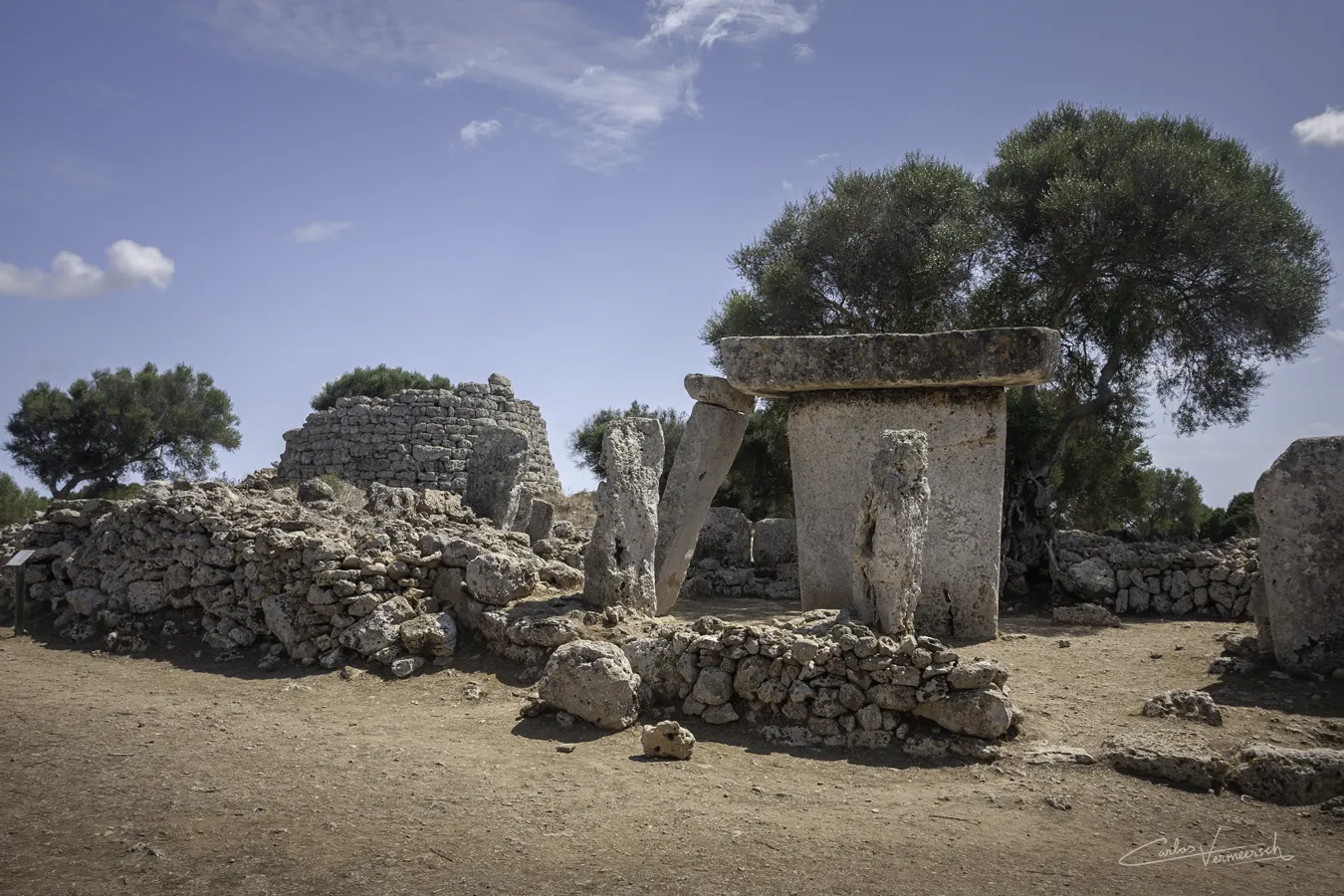 Talatí de Dalt, Menorca, Minorca, taula, talaiot, talayot, talayótico, talaiótico, talaiòtic, talaiotic, talayotic, navetiform, naviform, navetiforme, naviforme, Cartailhac circle, círculo de Cartailhac, cercle de Cartailhac