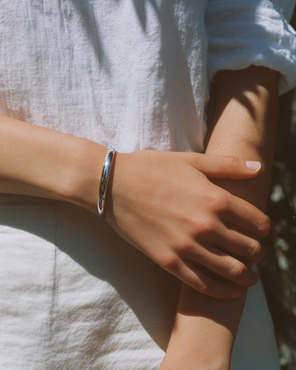 Elegant Hand Pose.png