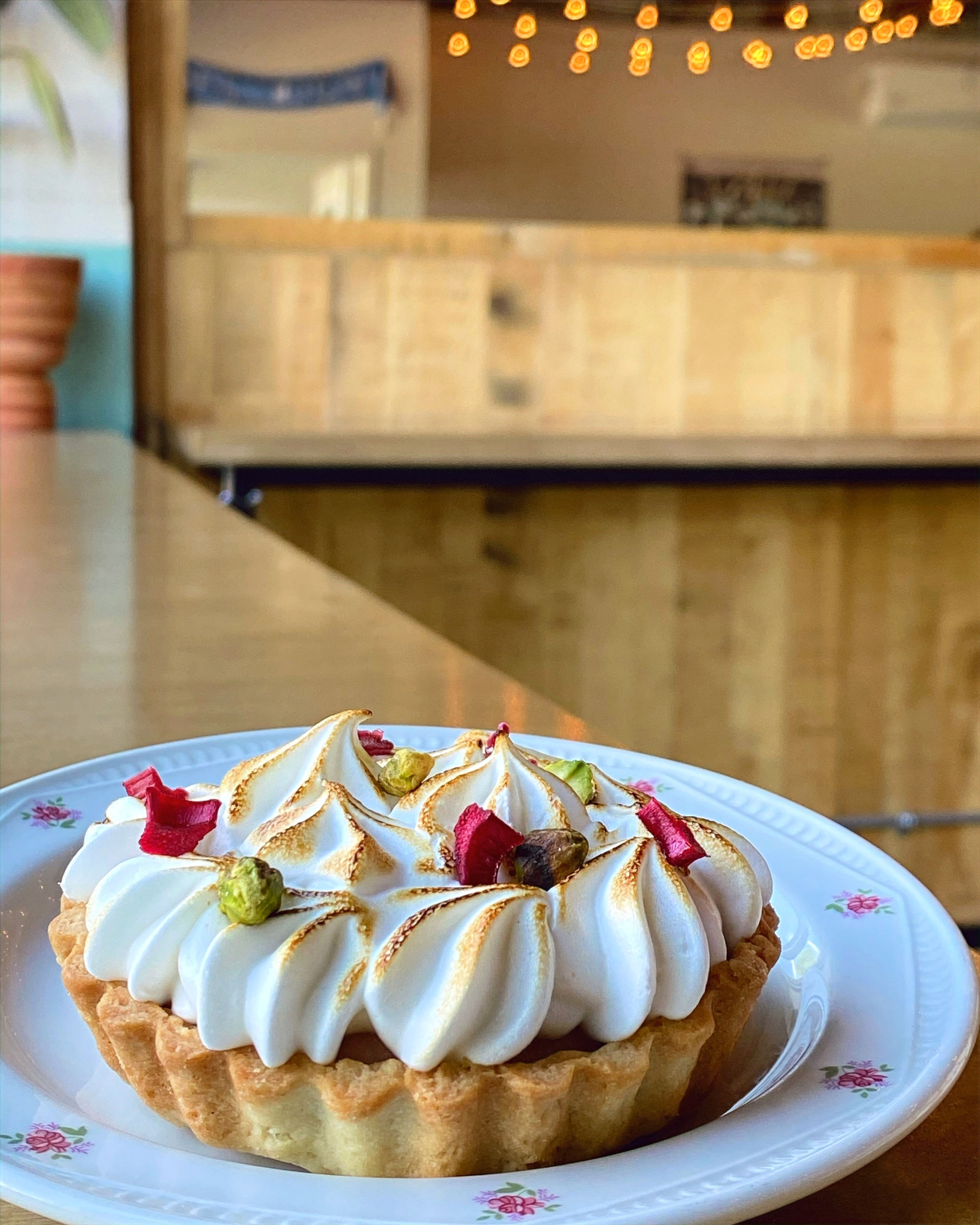 Tartelette rhubarbe, pistache, meringue
