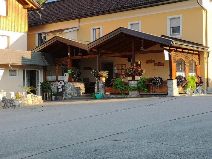 Gemütliches Restaurant Camping Reiter: Eingangsbereich mit Terrasse