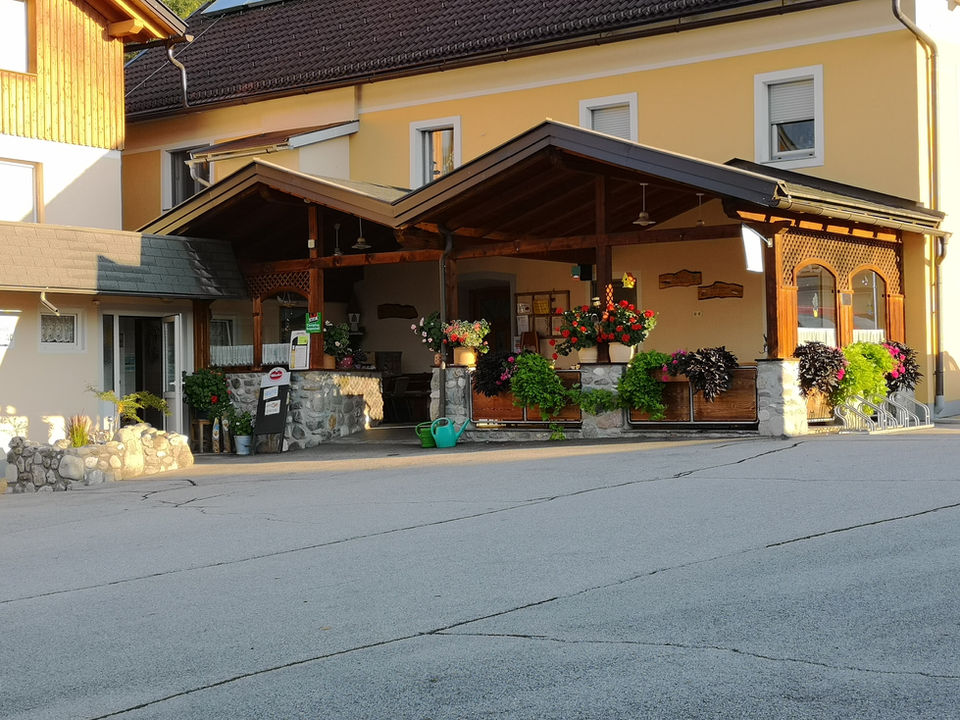 Gemütliches Restaurant Camping Reiter: Eingangsbereich mit Terrasse