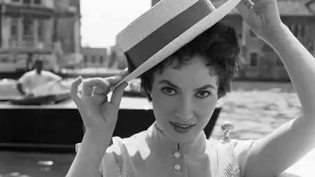 Gina Lollobrigida_at the Venice Film Festival in 1954