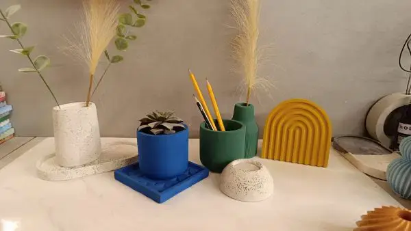 תמונה ממוזערת: בטון פולימרי צבעוני כחול נייבי – עומק שקט בבית  (401)