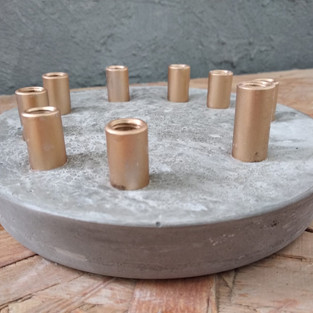 חנוכיה מבטון | עיצוב בבטון| סדנאות יצירה | GRAYISH & CO.