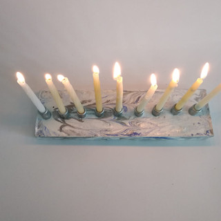חנוכיה בטון | עיצוב בבטון | דמוי שיש
