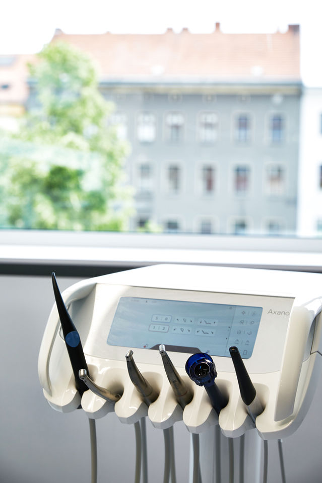Neueste Technologie und Geräte in der Zahnarztpraxis Zahnmedizin Mehringdamm