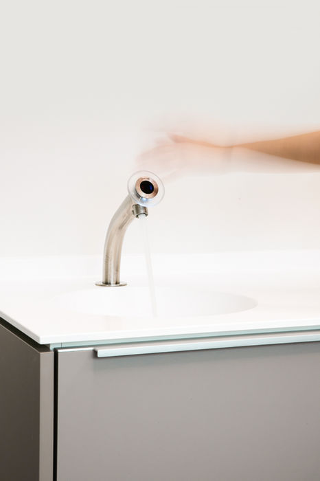 Wasserhahn im Behandlungszimmer in der Zahnarztpraxis ZMM Zahnmedizin Mehringdamm