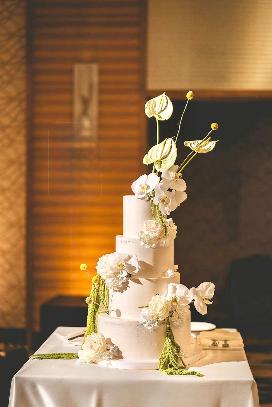 pasea-hotel-and-spa-wedding-floral-receiption-cake-flower-modern-style-orange-county