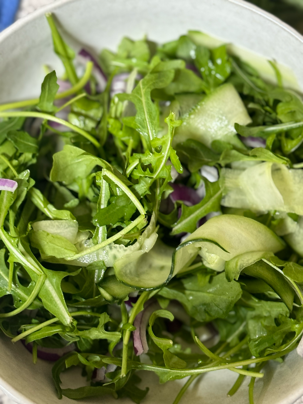 How to Make a Delicious Rocket Salad with a Tangy Vinaigrette Dressing
