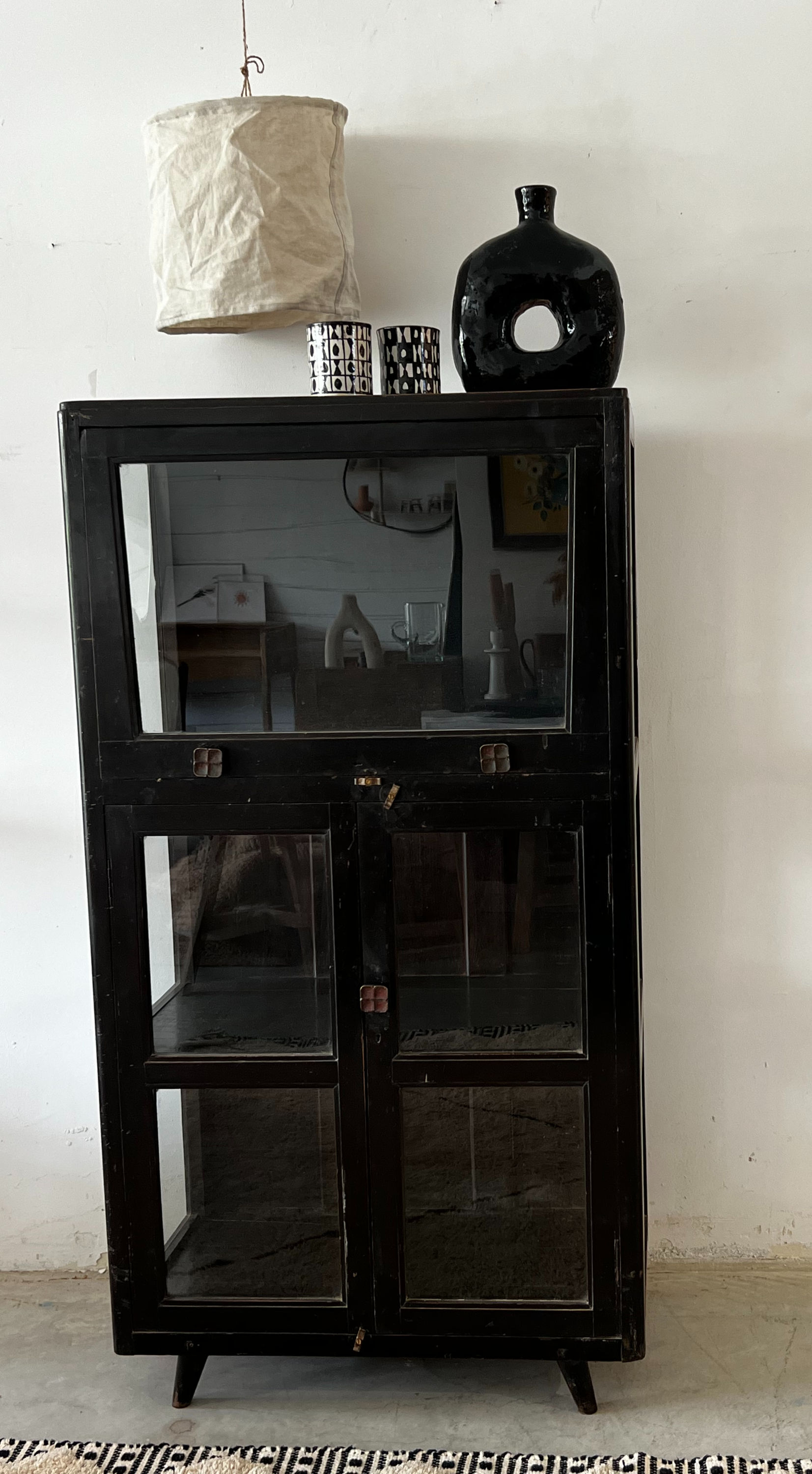 ויטרינה עתיקה  חום כהה