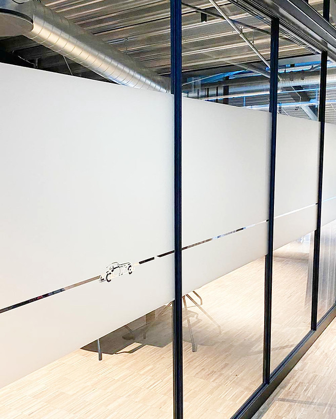 Frosted-foliebånd-på-glas-til-kontor-bei