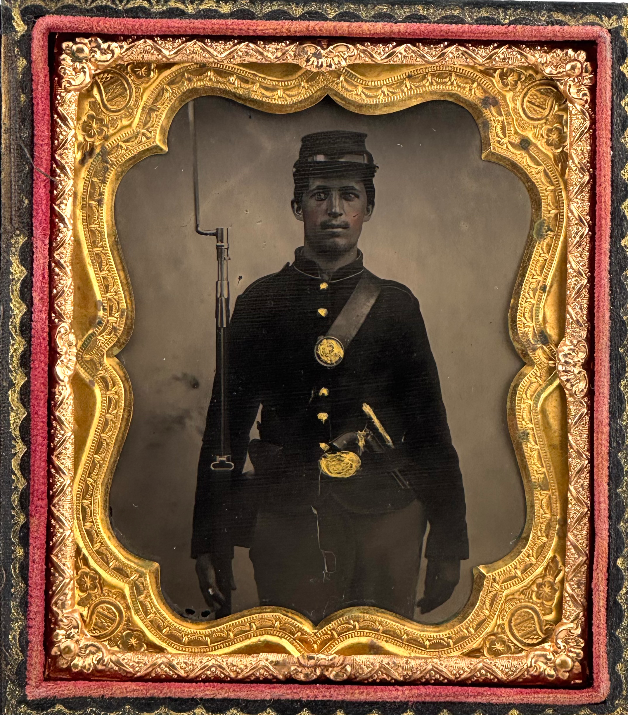 1/6th Plate Tintype of Double Armed Federal Soldier in Complete Case