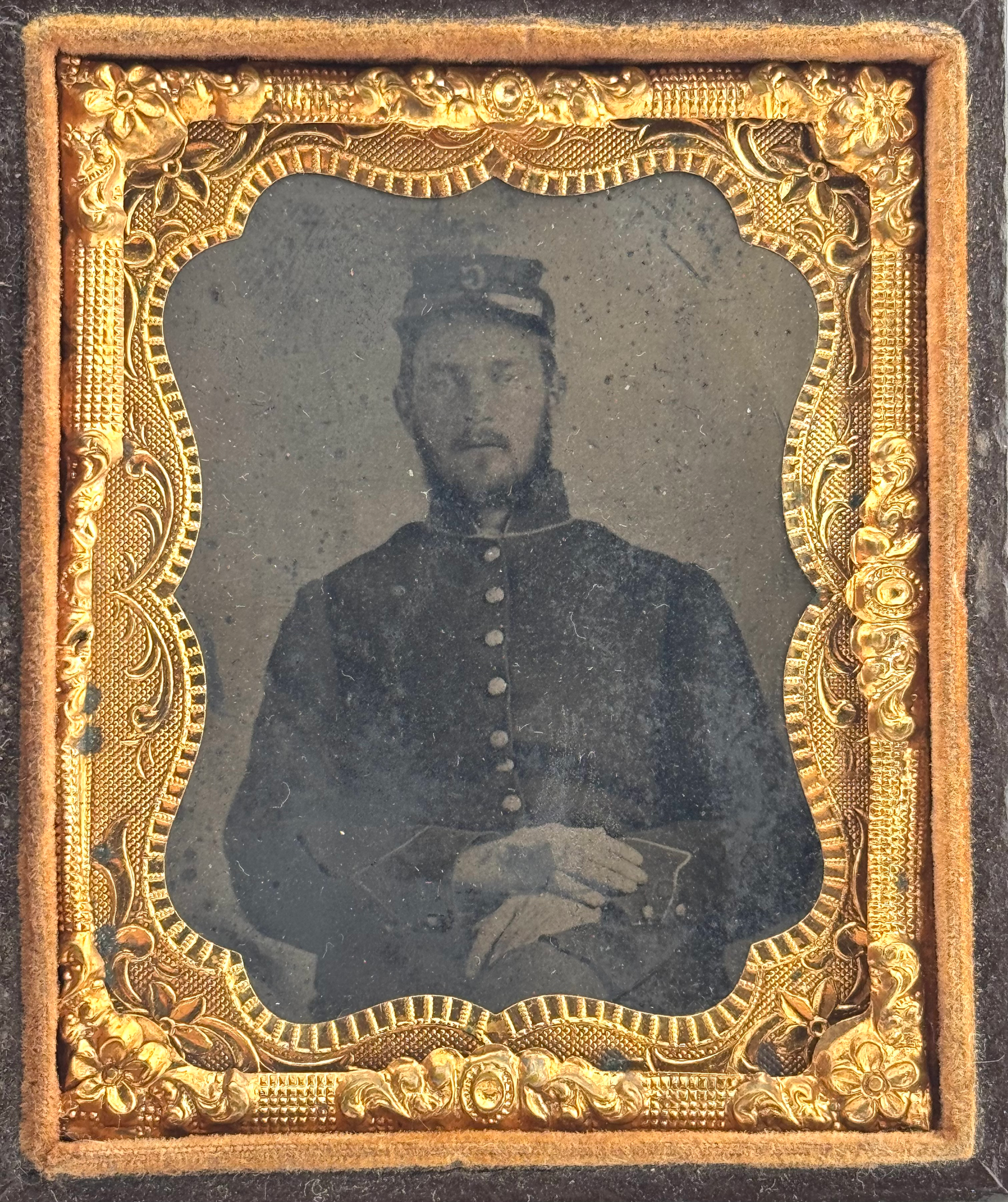 1/9th Plate Tintype of Unarmed Union Soldier with Company G Insignia on Kepi