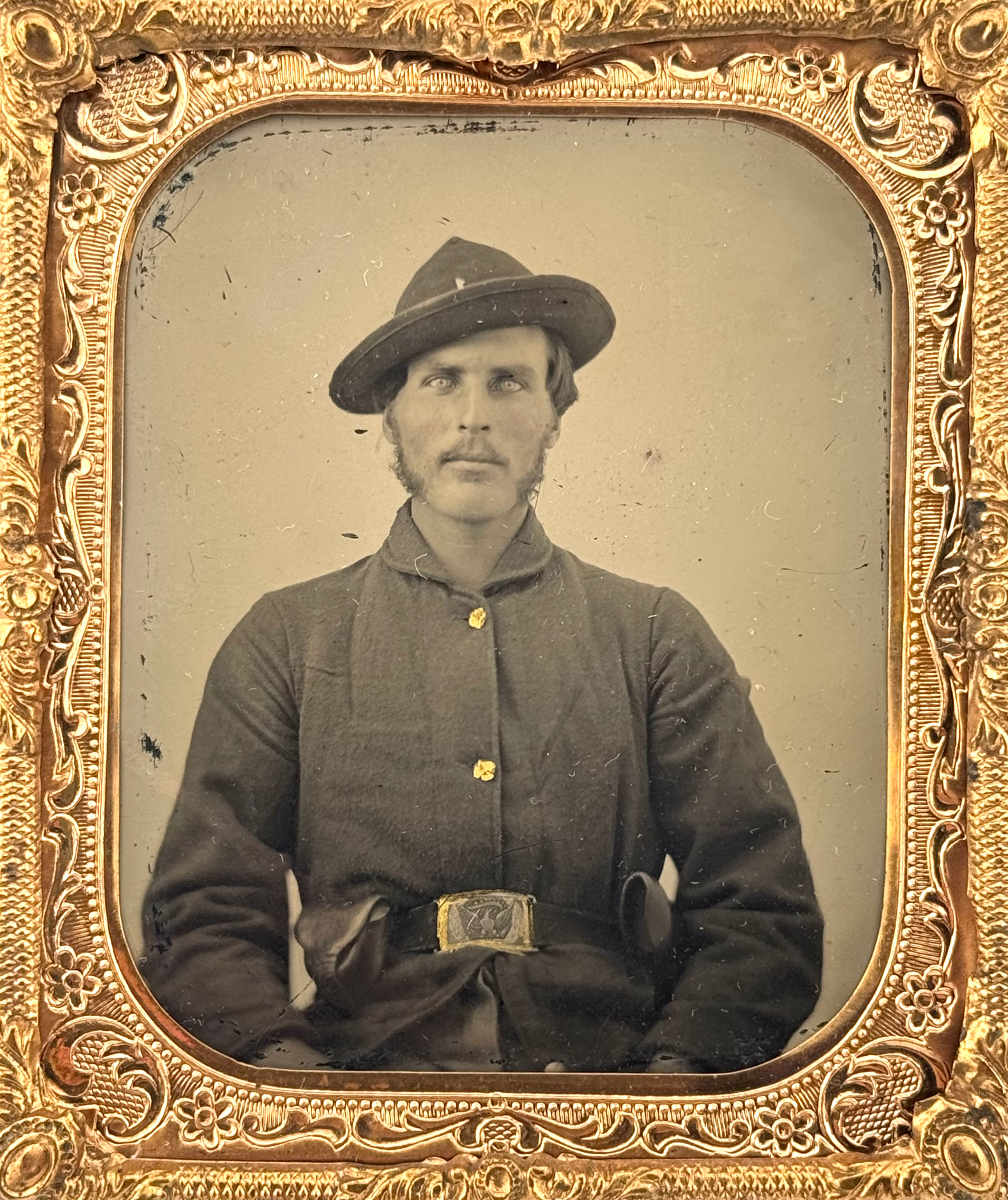 1/6th Plate Tintype of Federal Soldier with Clear Eagle Buckle and Cap Box