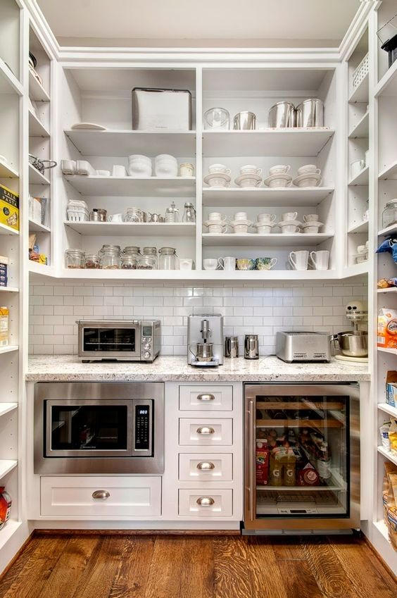 Walkin Kitchen Pantry vs. Pantry [which one should you choose?]