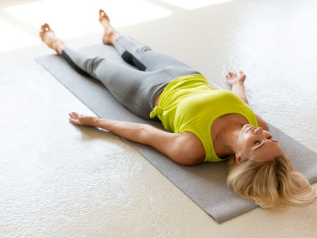Pratique du Yoga Nidra : installation en posture de Shavasana