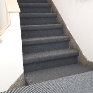 La moquette, un choix judicieux pour vos escaliers posée par Renovsol à domicile Belgique