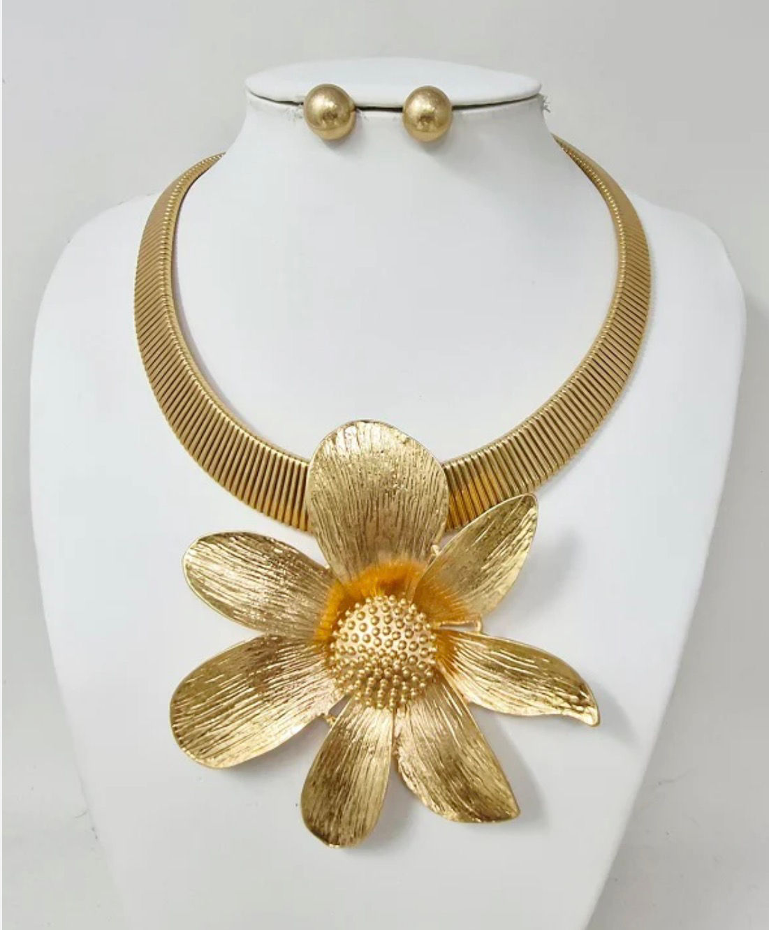Matte Flower Necklace Set 