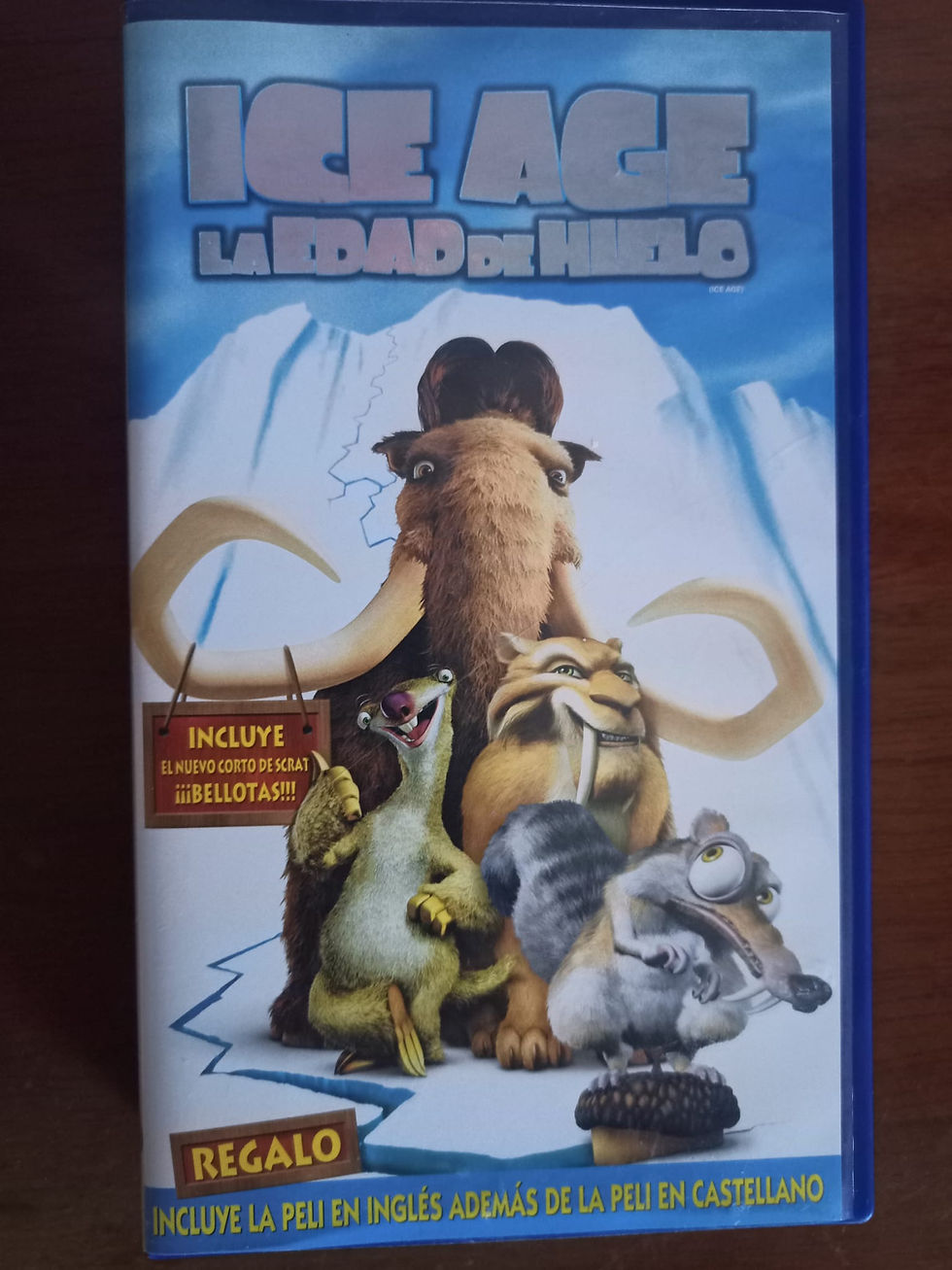 Cinta VHS de la película "Ice Age". Fuente: fotografía realizada por el autor (2023).